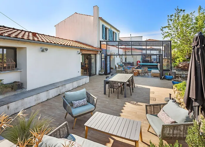 La Basse Menantie - De Gamme & Spacieuse Villa