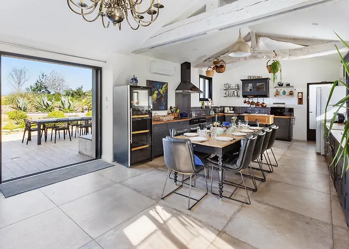 Villa La Basse Menantie - De Gamme & Spacieuse