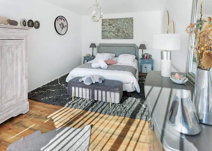 La Basse Menantie - De Gamme & Spacieuse Villa *