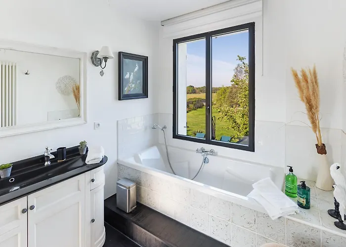 Villa La Basse Menantie - De Gamme & Spacieuse