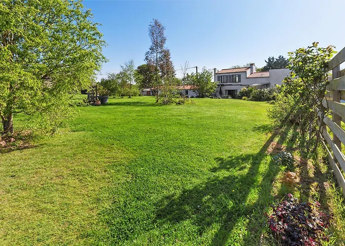 La Basse Menantie - De Gamme & Spacieuse Villa *