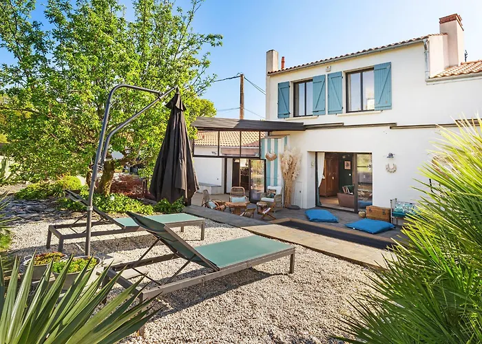 La Basse Menantie - De Gamme & Spacieuse Villa