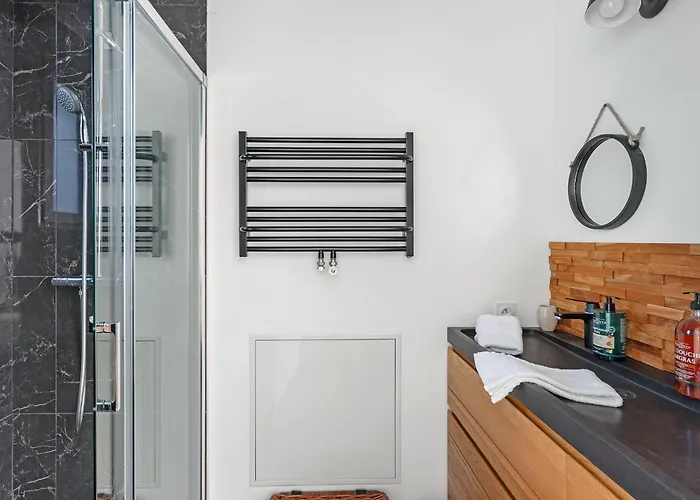 La Basse Menantie - De Gamme & Spacieuse Villa